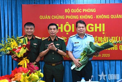 View - 	Đại tướng Phan Văn Giang chủ trì bàn giao Tư lệnh Quân chủng PKKQ